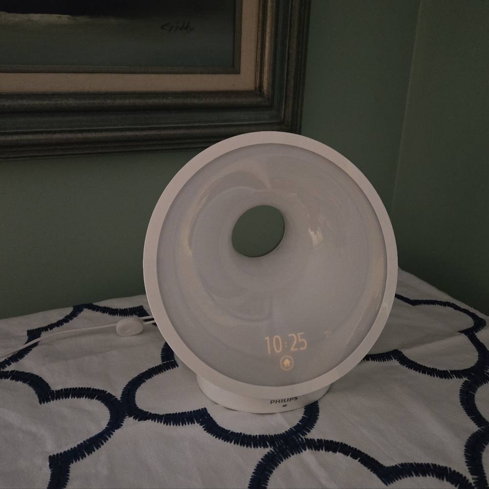 Philips SmartSleep HF3670 Smartphone Enabled Sleep and Wake-Up Smart Light - Picture 2 of 10